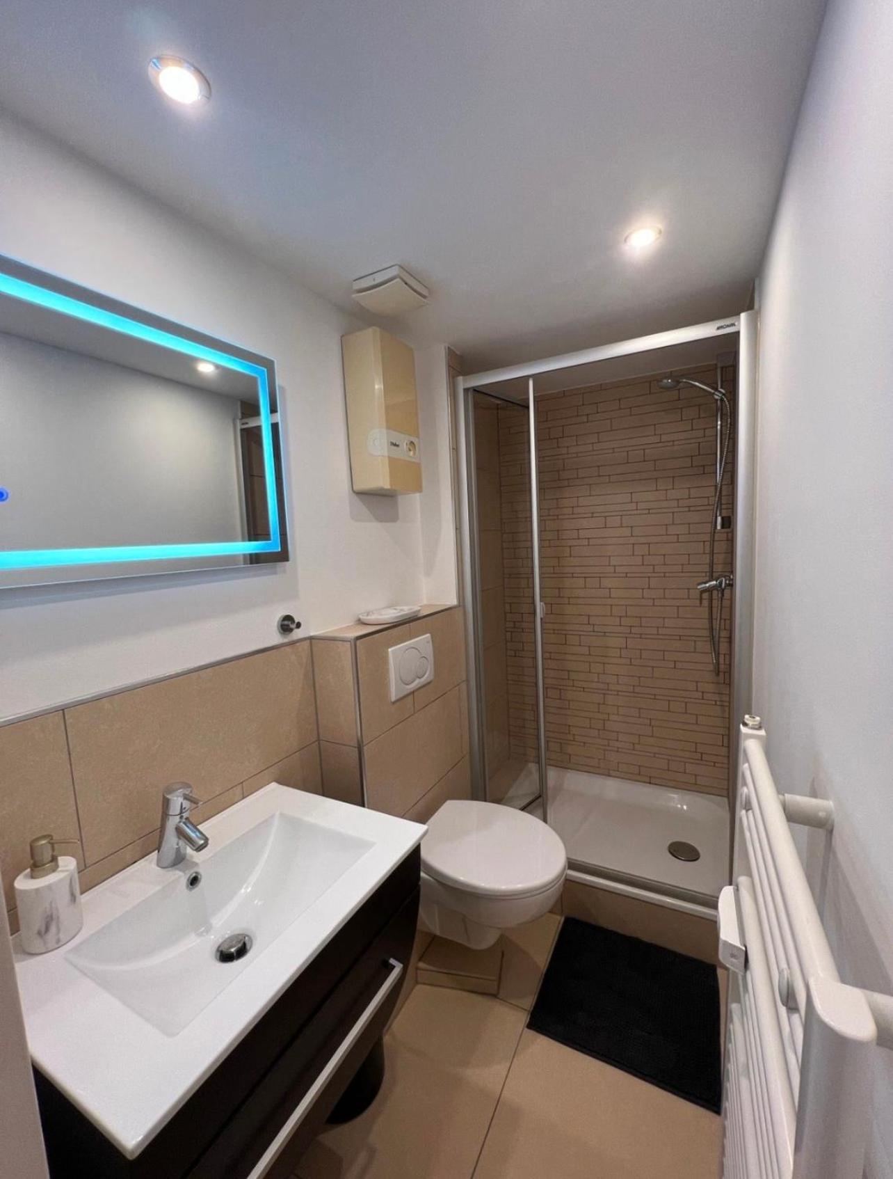 Medienhafen Apartment Direkt Am Zentrum Дюссельдорф Екстер'єр фото